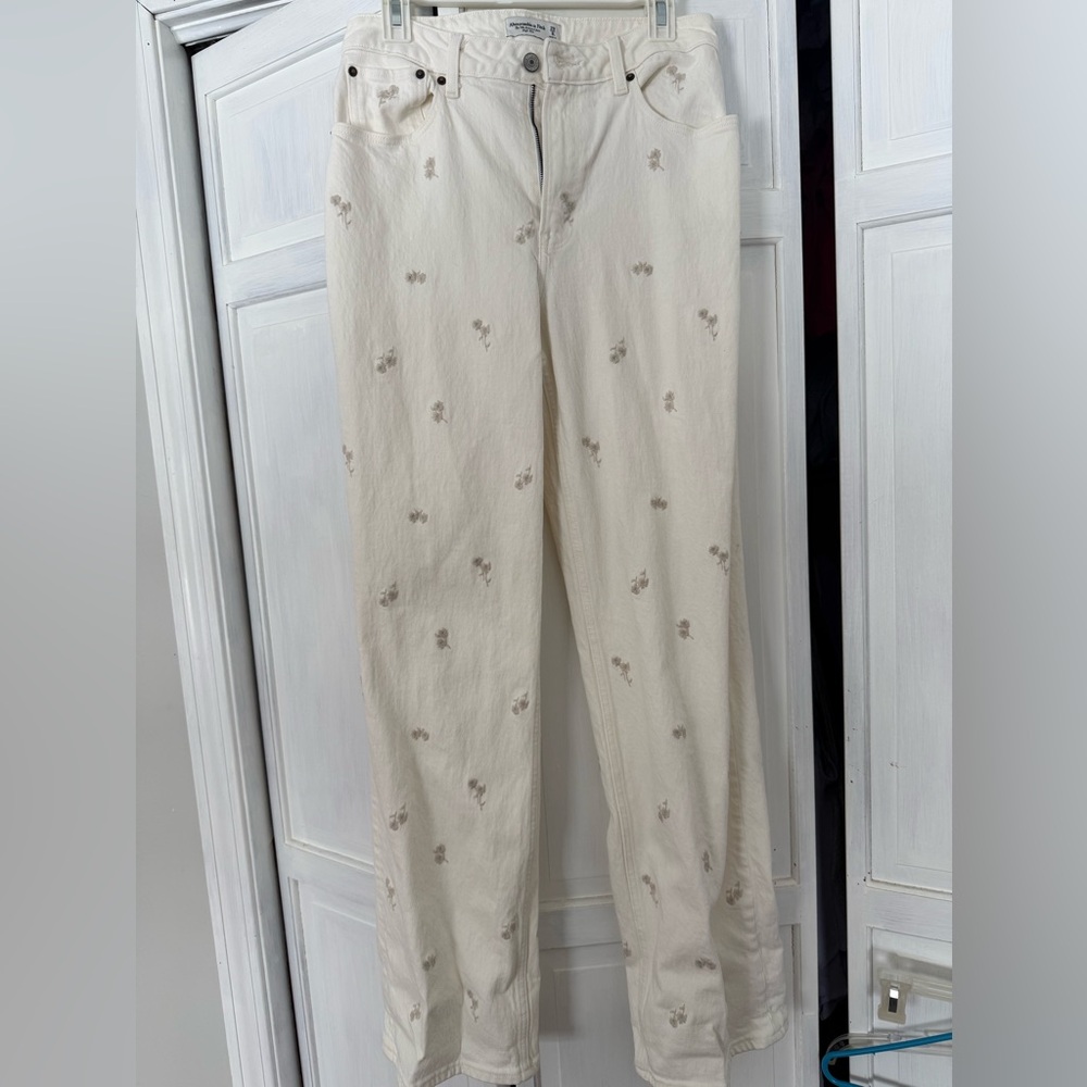 Abercrombie & Fitch Cream Jeans with Embroidery